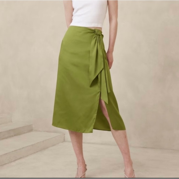 NWT! Banana Republic Bamboo Shoot Green SILKY CREPE SARONG MIDI SKIRT - Picture 1 of 7
